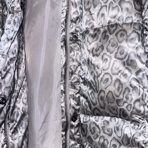 Charter Club Animal Print Puffer Vest Women’s Large - Picture 4 of 5